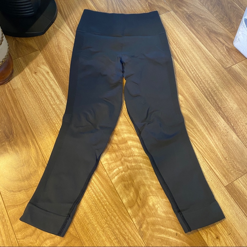 Lululemon crop leggings size 4.